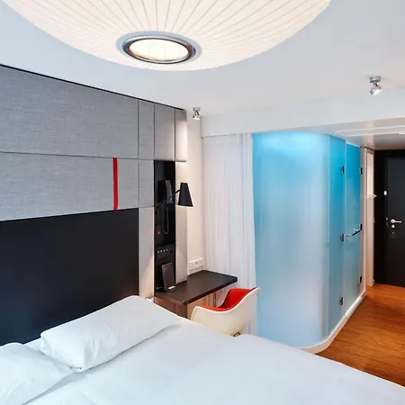 Hotel Citizenm Champs-elysees 4*