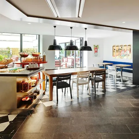 Citizenm Champs-elysees מלון 4*