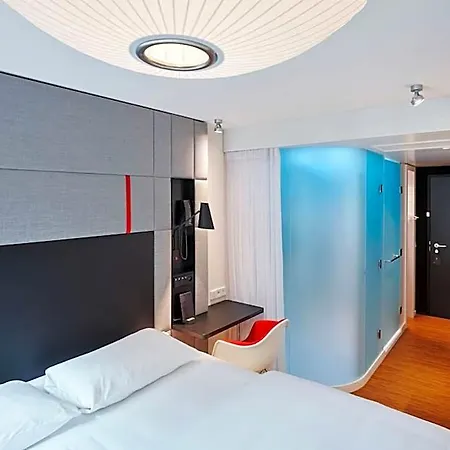 Hotel Citizenm Champs-élysées 4*